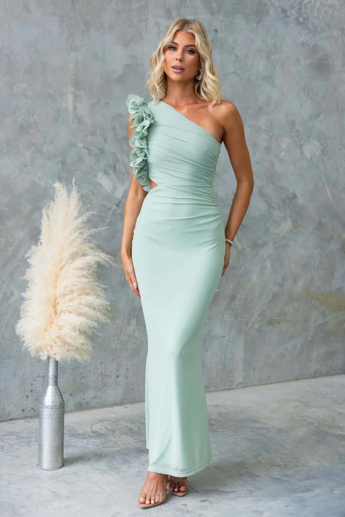Robe maxi femme à une épaule avec volants