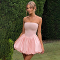 Robe de cocktail sans bretelles pour femmes avec jupe volumineuse et finition satinée élégante R&B