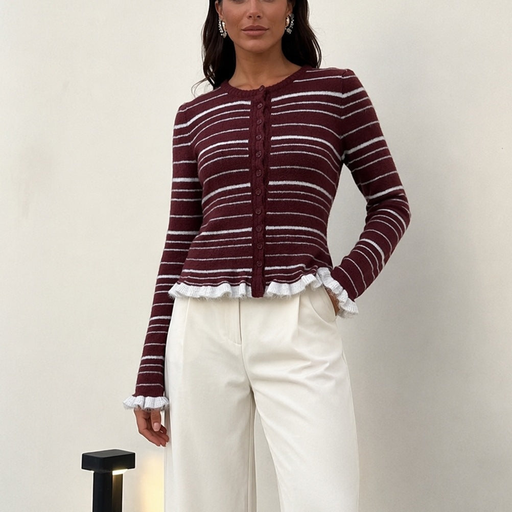 Cardigan à boutons en fine maille pour femmes avec rayures, volants et coupe cintrée Echoarchiv