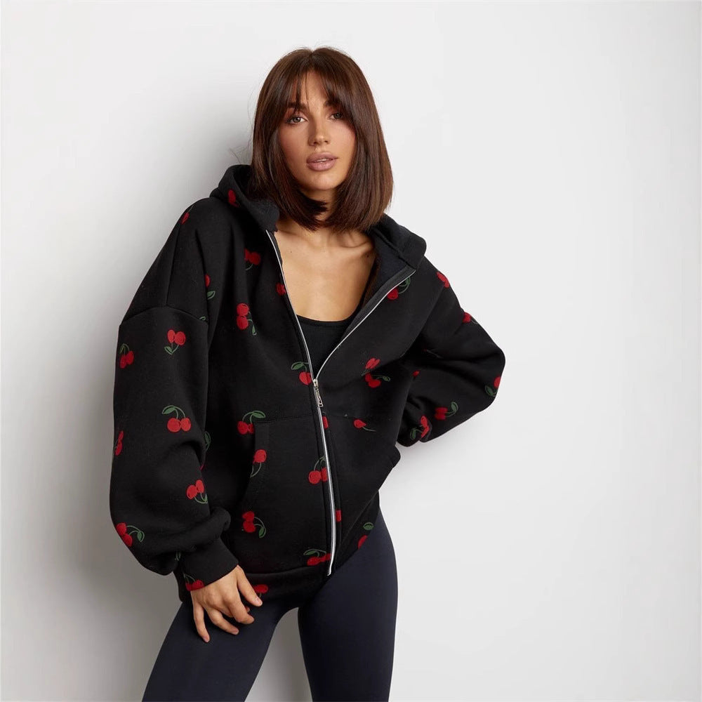 Pull zippé à capuche ludique pour femmes avec imprimé cerises et coupe oversize Echo Archiv