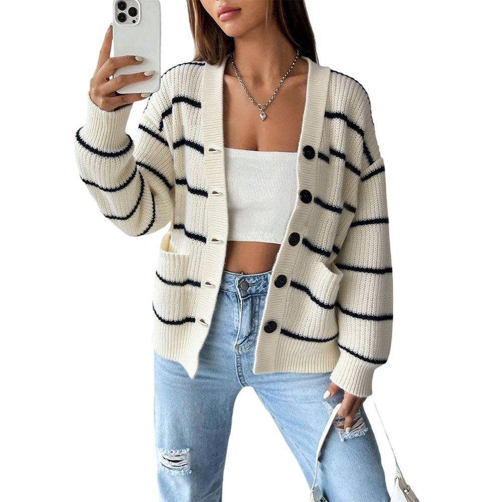 Cardigan en tricot oversize pour femmes avec bord côtes, poches plaquées et fermeture à boutons