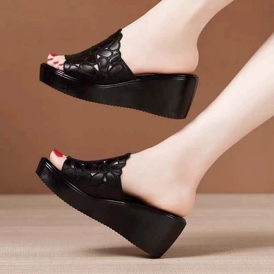 Pantoufles à talon compensé pour femmes avec design floral et semelle confortable R&B