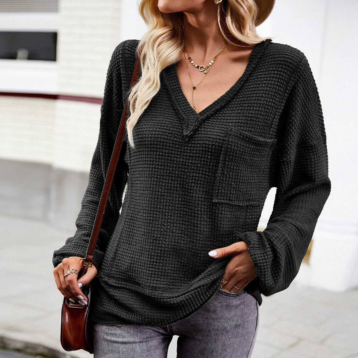 Pull V‑neck en maille gaufrée pour femmes avec poche poitrine appliquée et manches raglan Echo Archiv