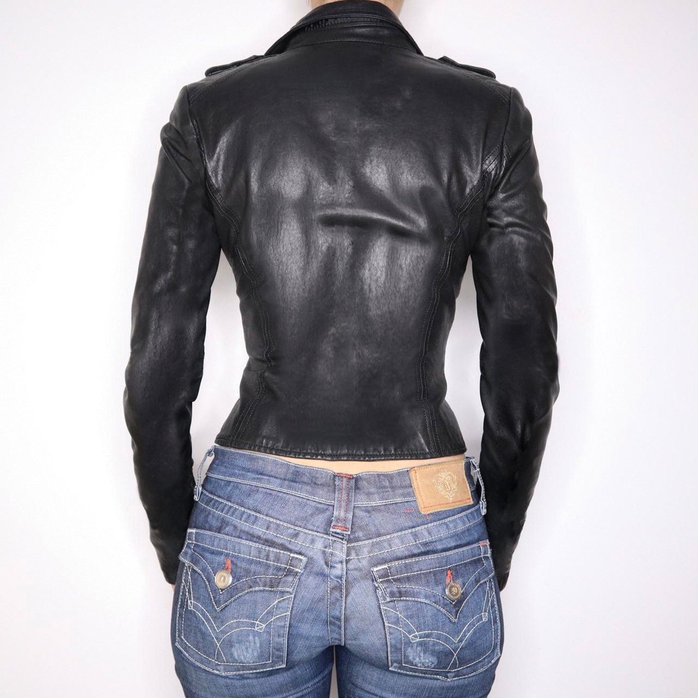 Veste en simili cuir pour femmes, cintrée, style biker, avec col montant, épaulettes et poches zippées Echo Archiv