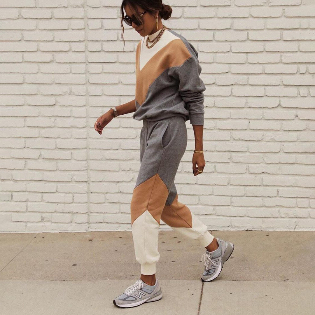 Ensemble de détente deux pièces pour femmes avec design V-Block, en polaire grattée à l'intérieur et pantalon de jogging tapered Echo Archive