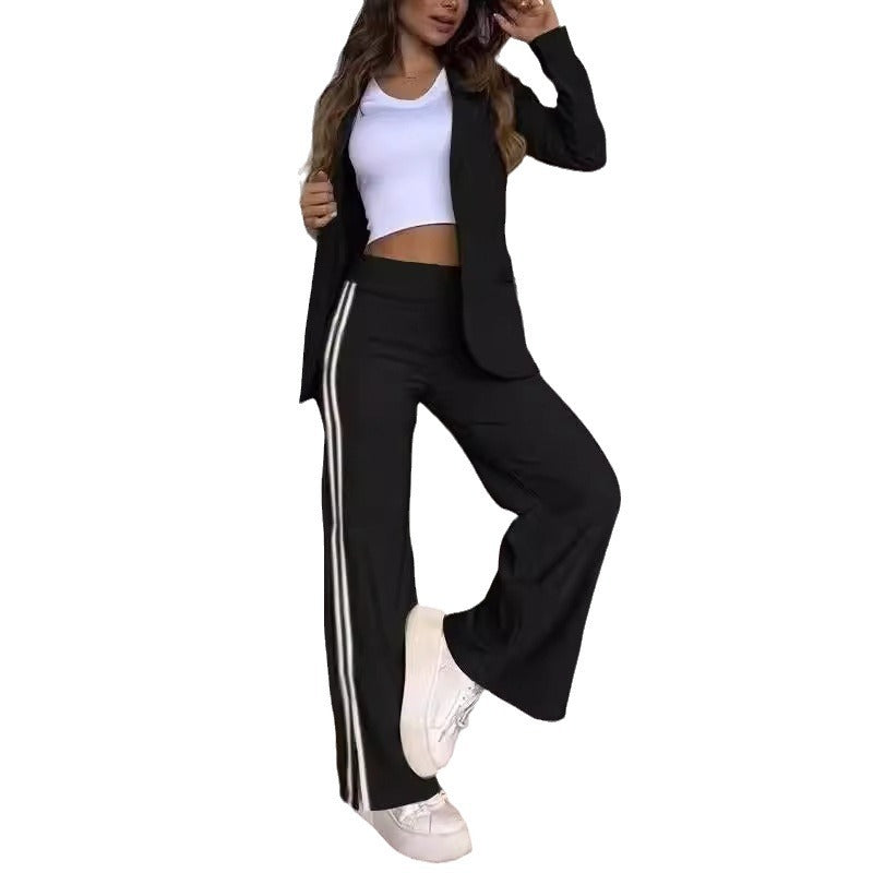Ensemble blazer deux pièces sport-chic pour femmes avec blazer cintré et coupe de pantalon de jogging ample avec bandes latérales R&B