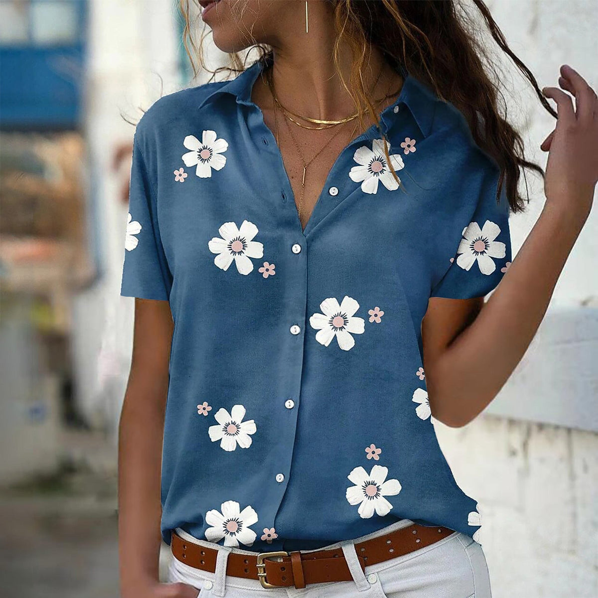 Blouse pour femmes avec motif floral, col chemise et coupe décontractée Echoarchiv