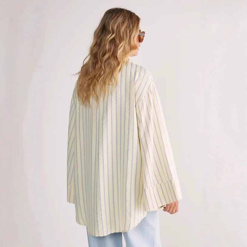 Chemisier oversize pour femmes avec manches évasées et motif à rayures fines