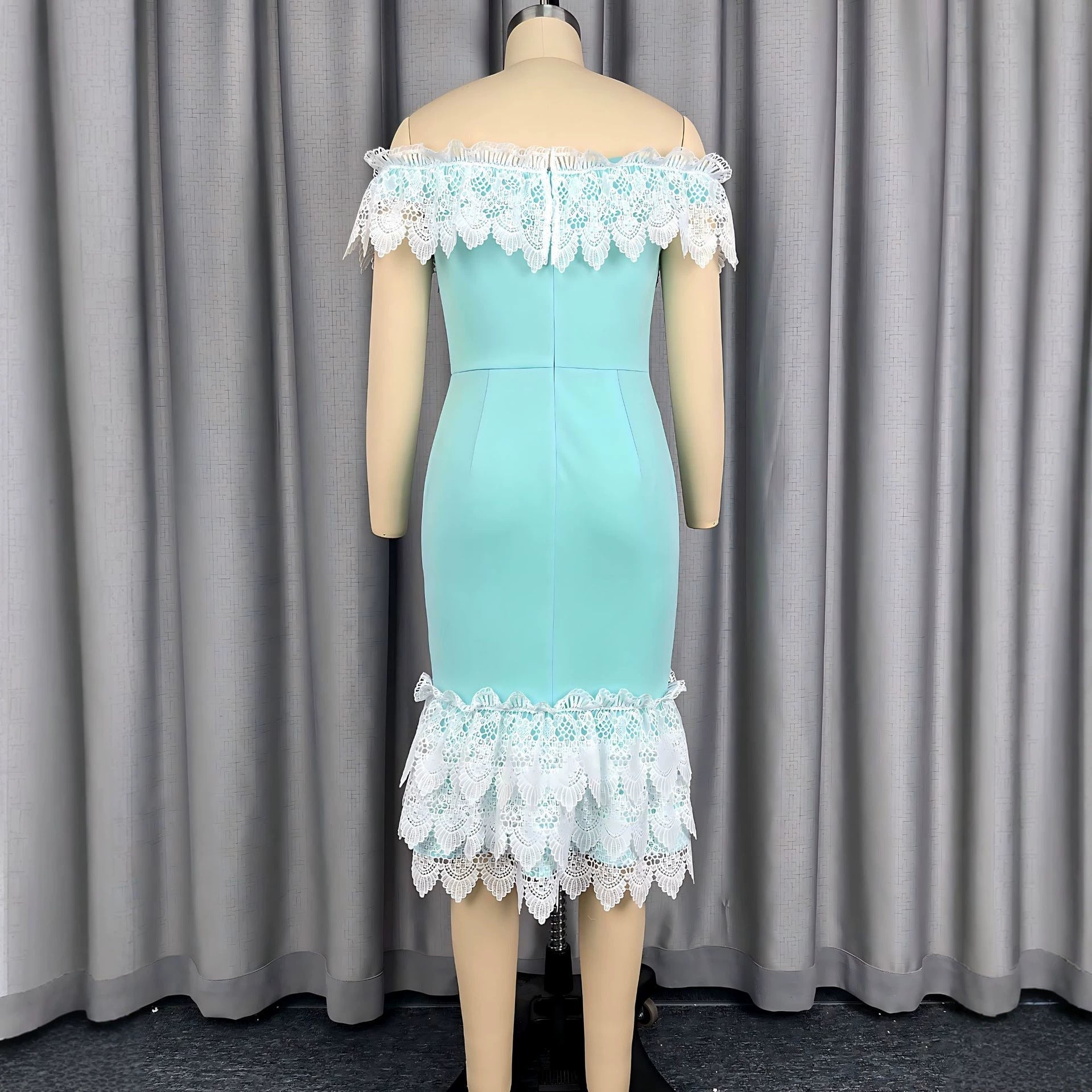 Robe de cocktail luxueuse pour femmes avec accents en dentelle R&B