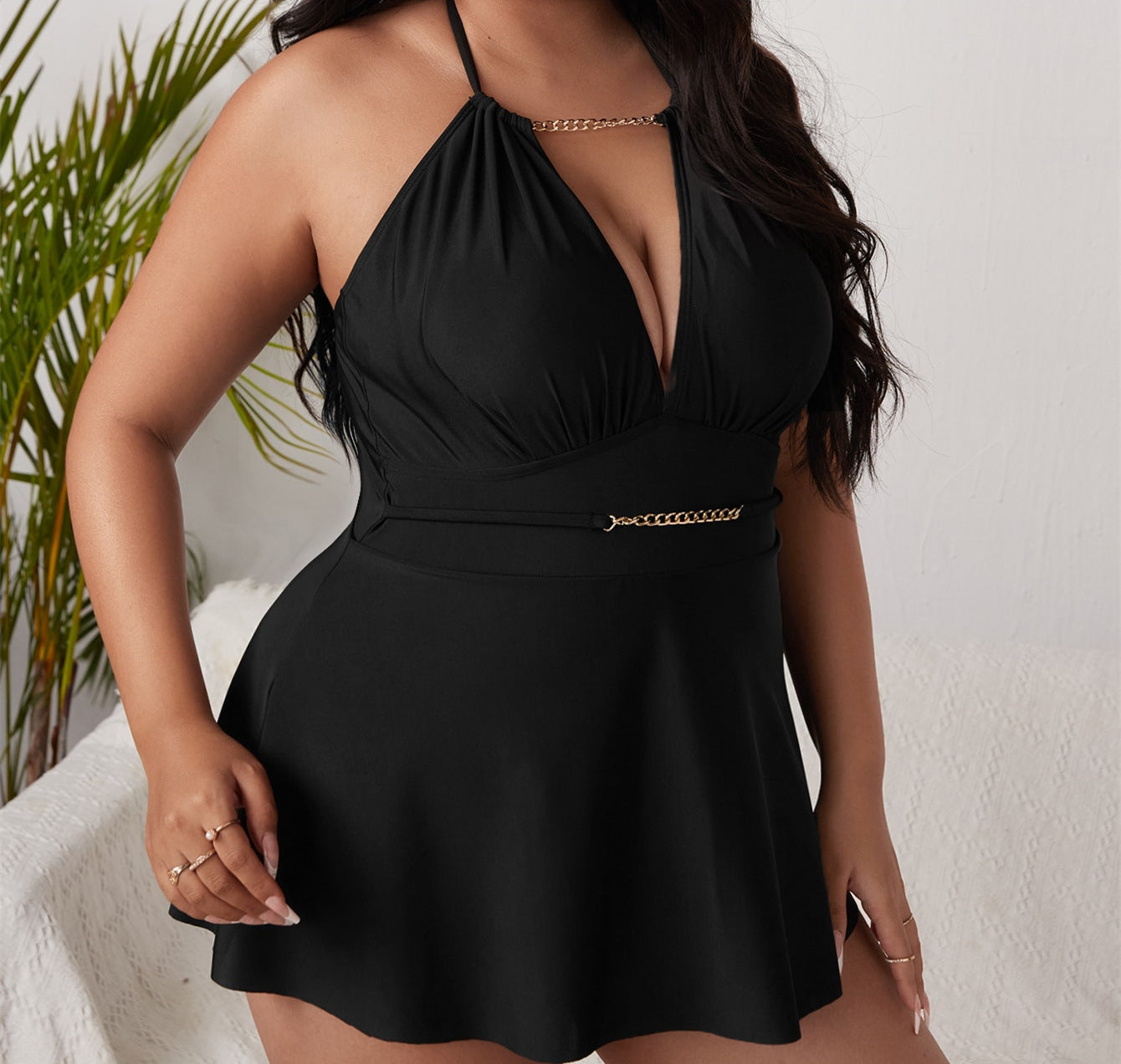 Robe de plage pour femmes avec décolleté en V profond et détail en chaîne Echo Archiv