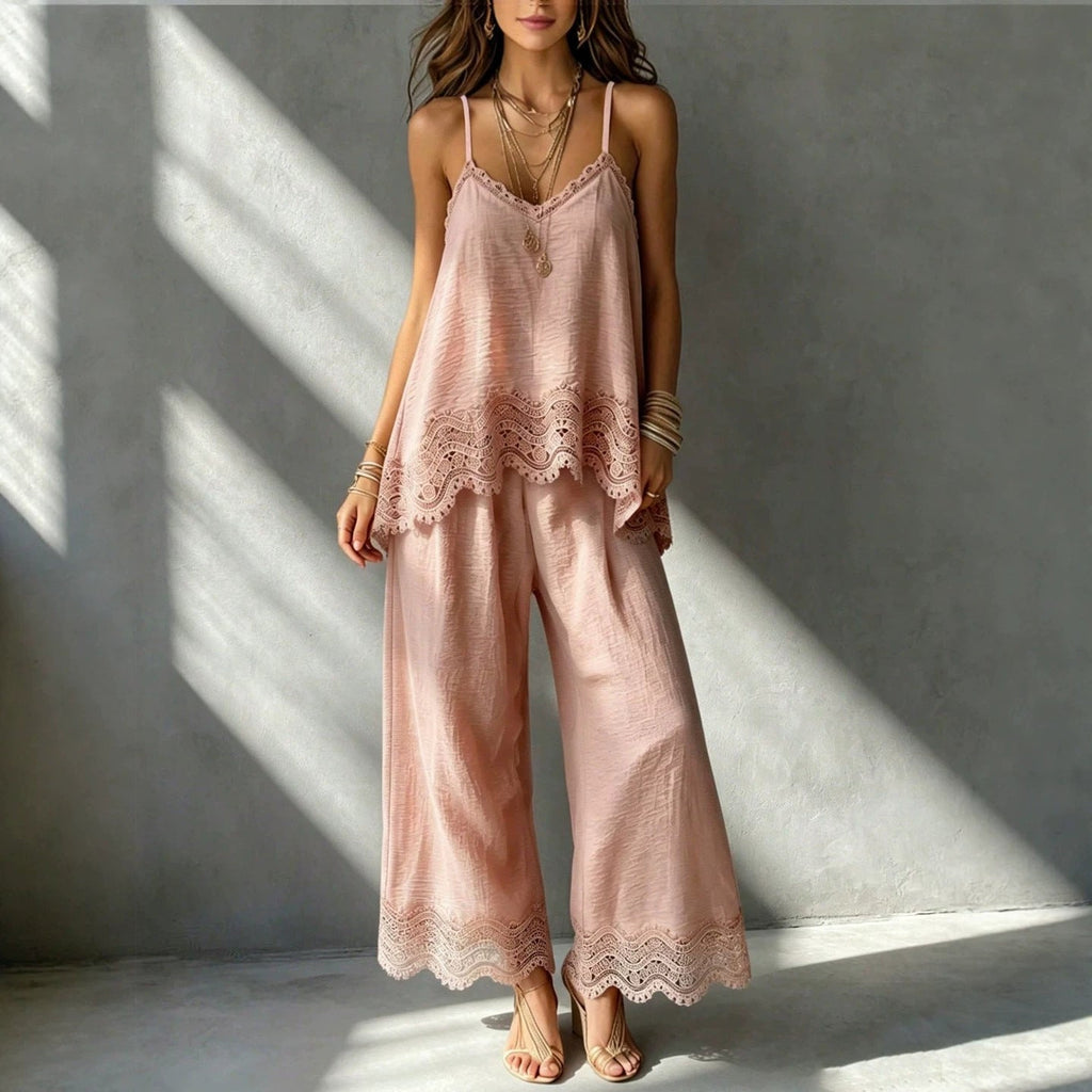 Ensemble femme léger à bretelles spaghetti, avec un ourlet en dentelle délicate et un pantalon palazzo ample R&B