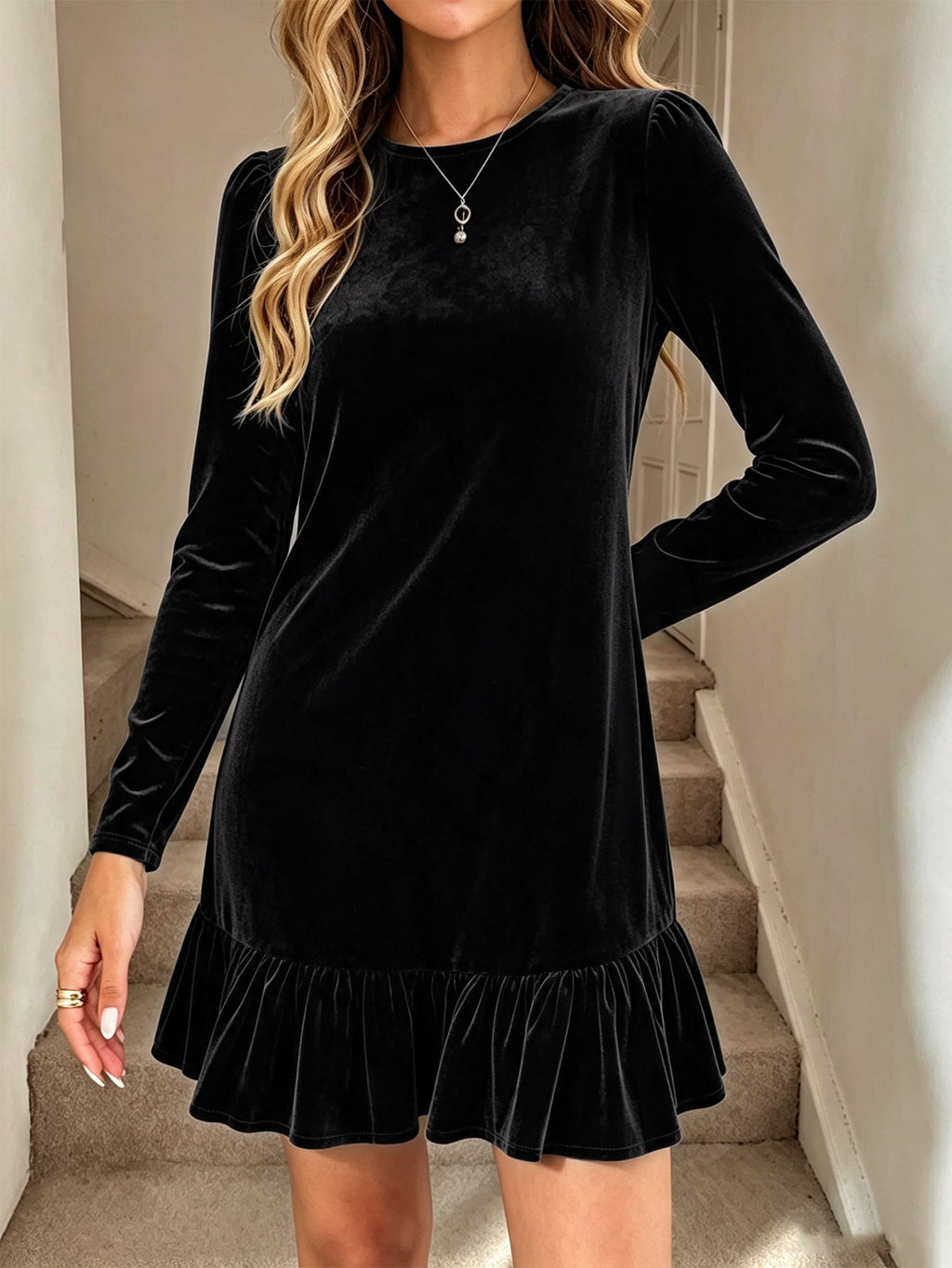 Robe mini en velours pour femmes avec manches longues, ourlet volanté froncé et épaules bouffantes Echo Archive