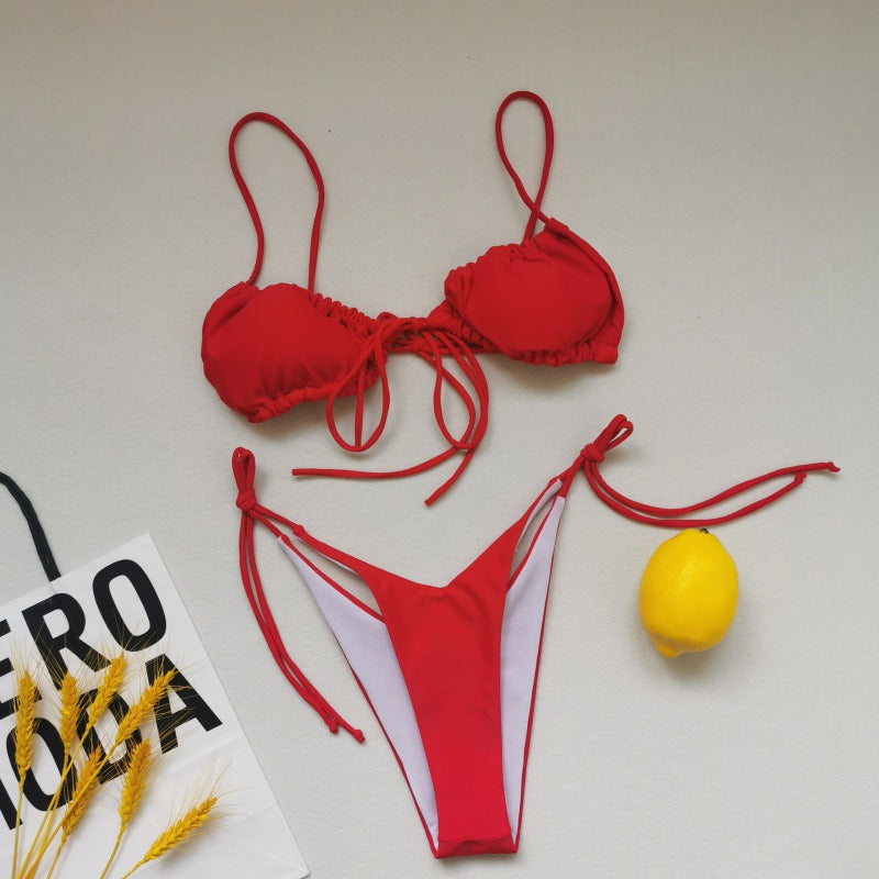 Ensemble bikini triangle pour femmes avec des liens ludiques et un contraste de couleurs élégant R&B