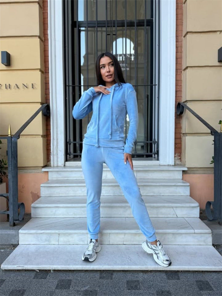 Ensemble lounge en velours doux pour femmes avec sweat à capuche et jogging tapered Echo Archiv
