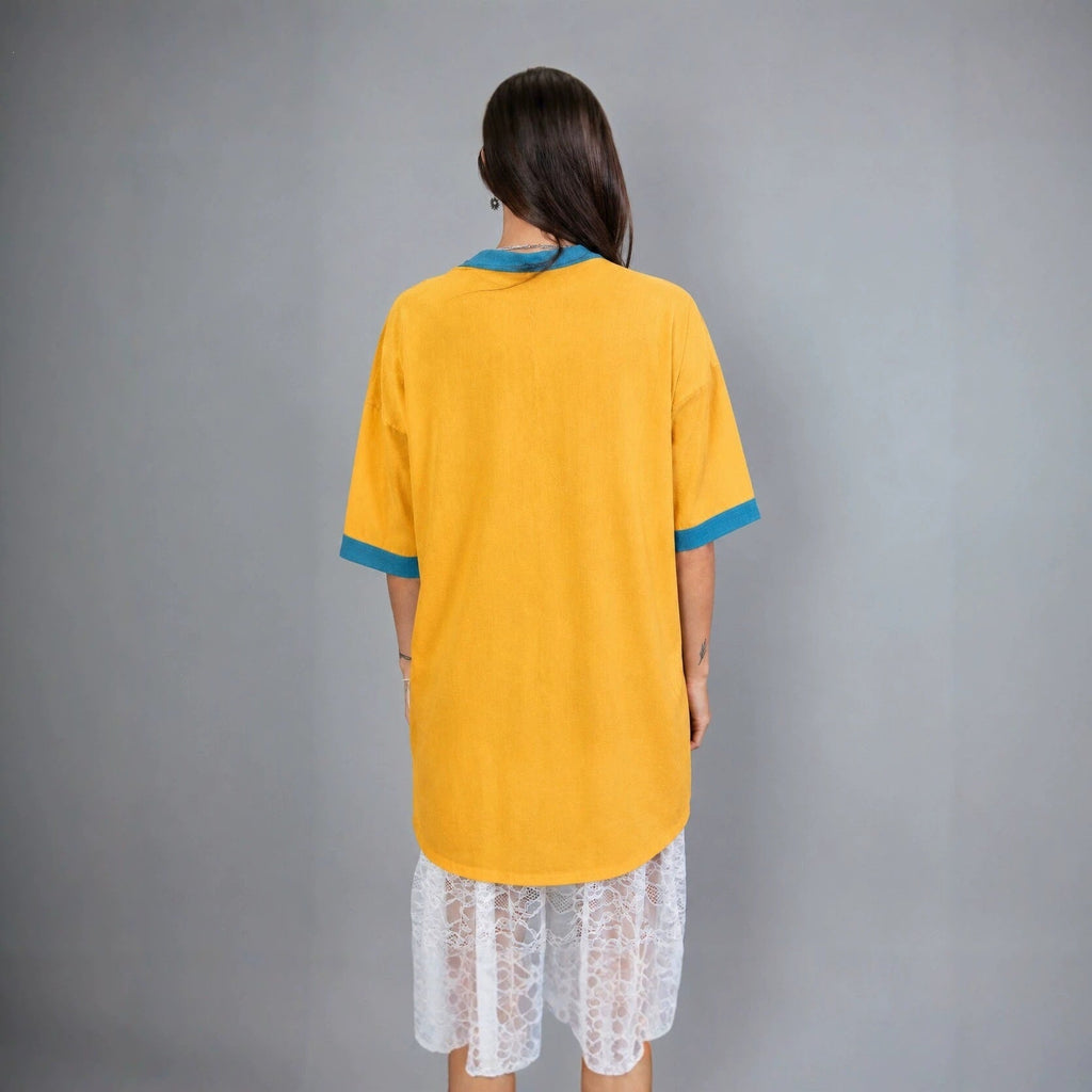 Tunique polo oversize pour femmes avec col contrasté et poches poitrine plaquées