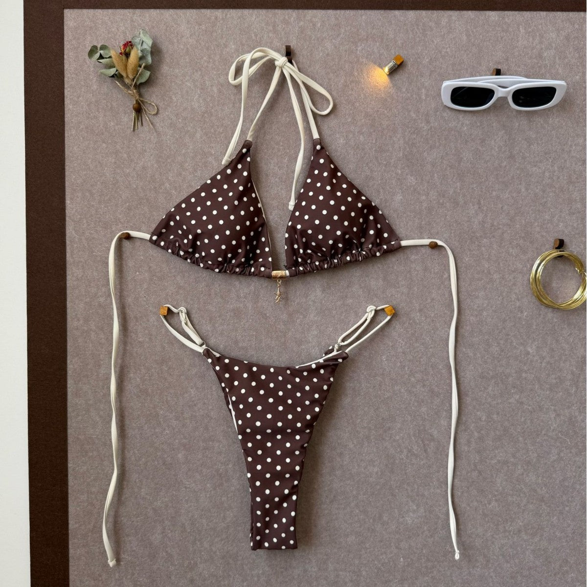 Bikini triangle pour femmes avec un design à pois ludique R&B