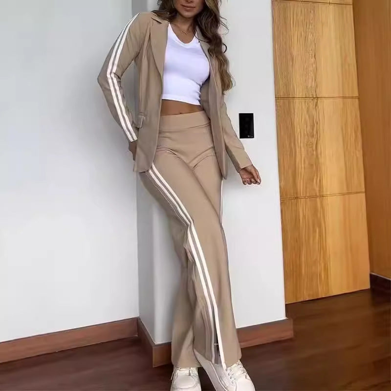 Ensemble blazer deux pièces sport-chic pour femmes avec blazer cintré et coupe de pantalon de jogging ample avec bandes latérales R&B