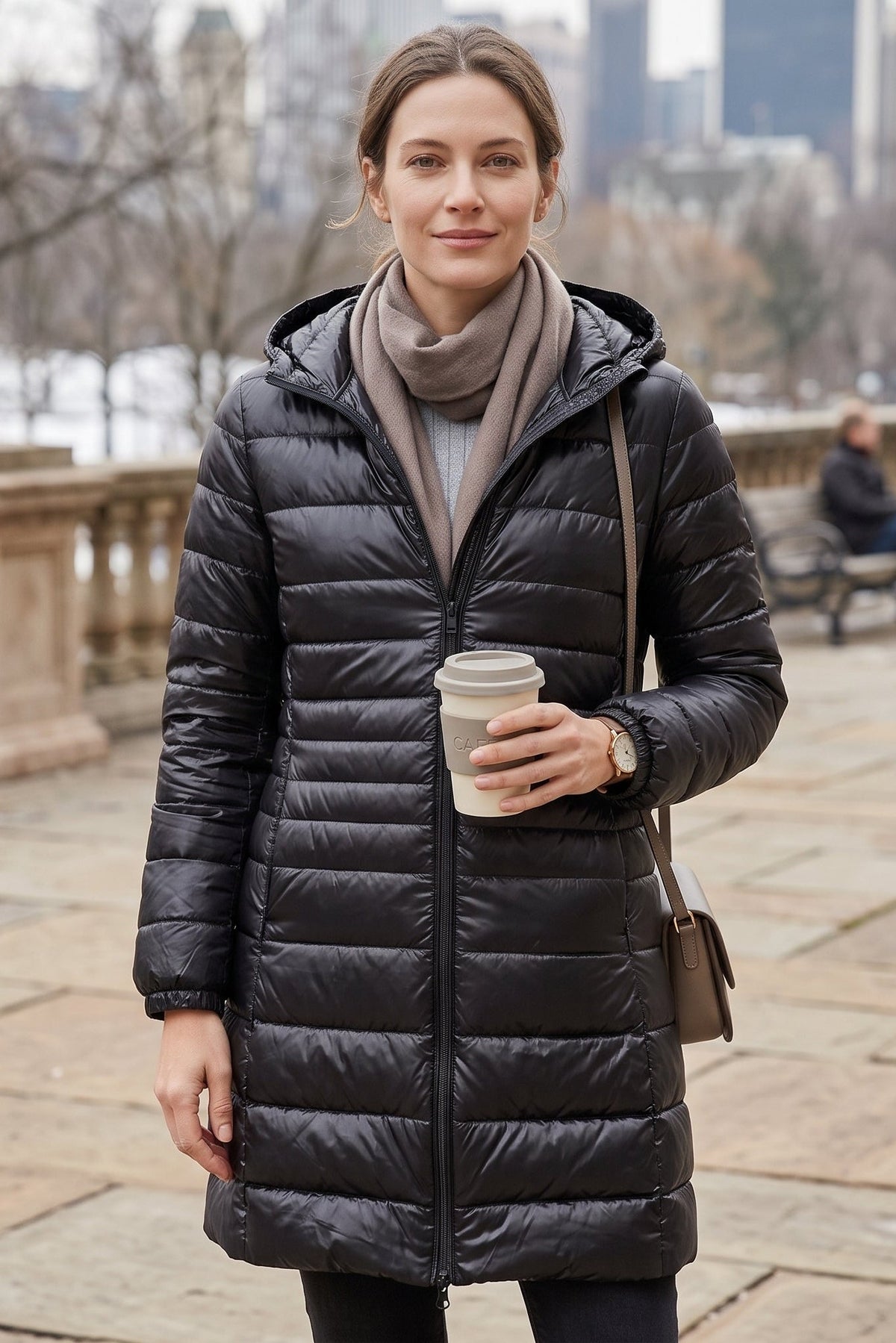 Manteau long matelassé à capuche et fermeture éclair
