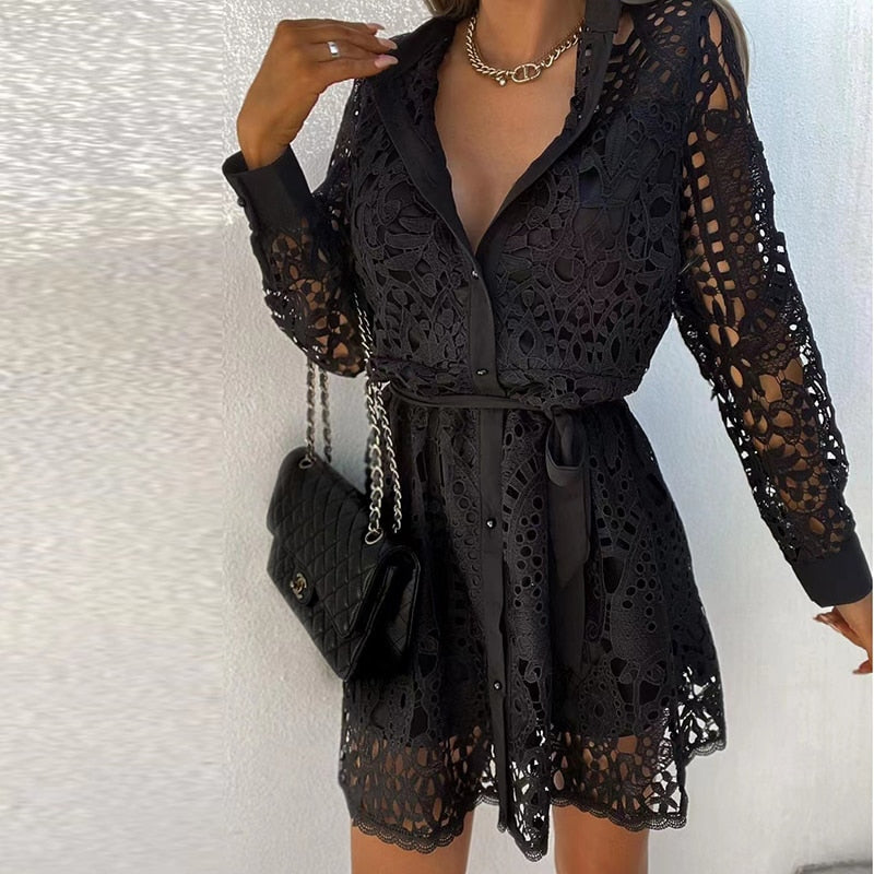 Bella | Robe Mini en Dentelle pour Femme à Manches Longues et Col en V avec Ceinture
