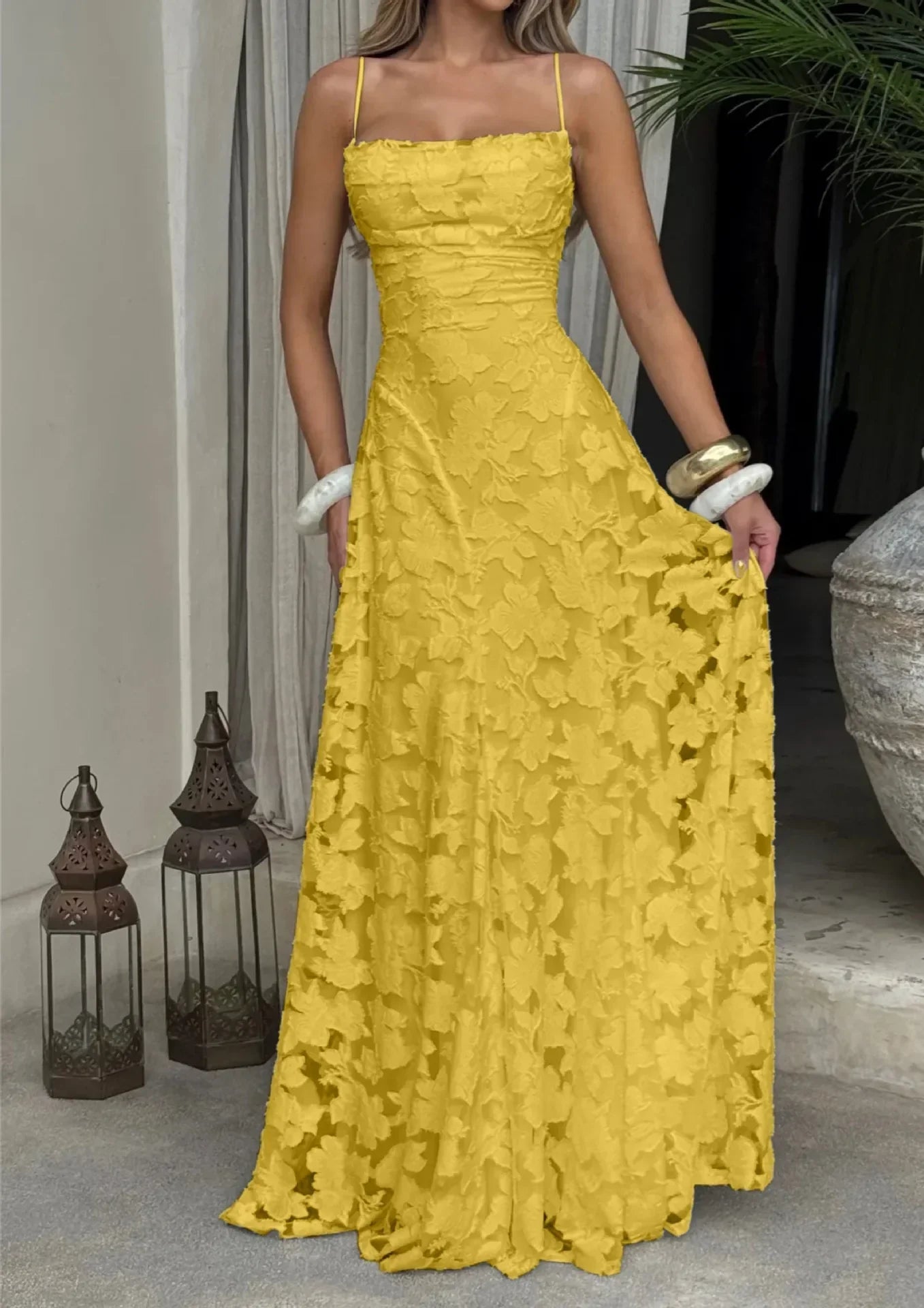 Robe maxi pour femmes avec détail lacé