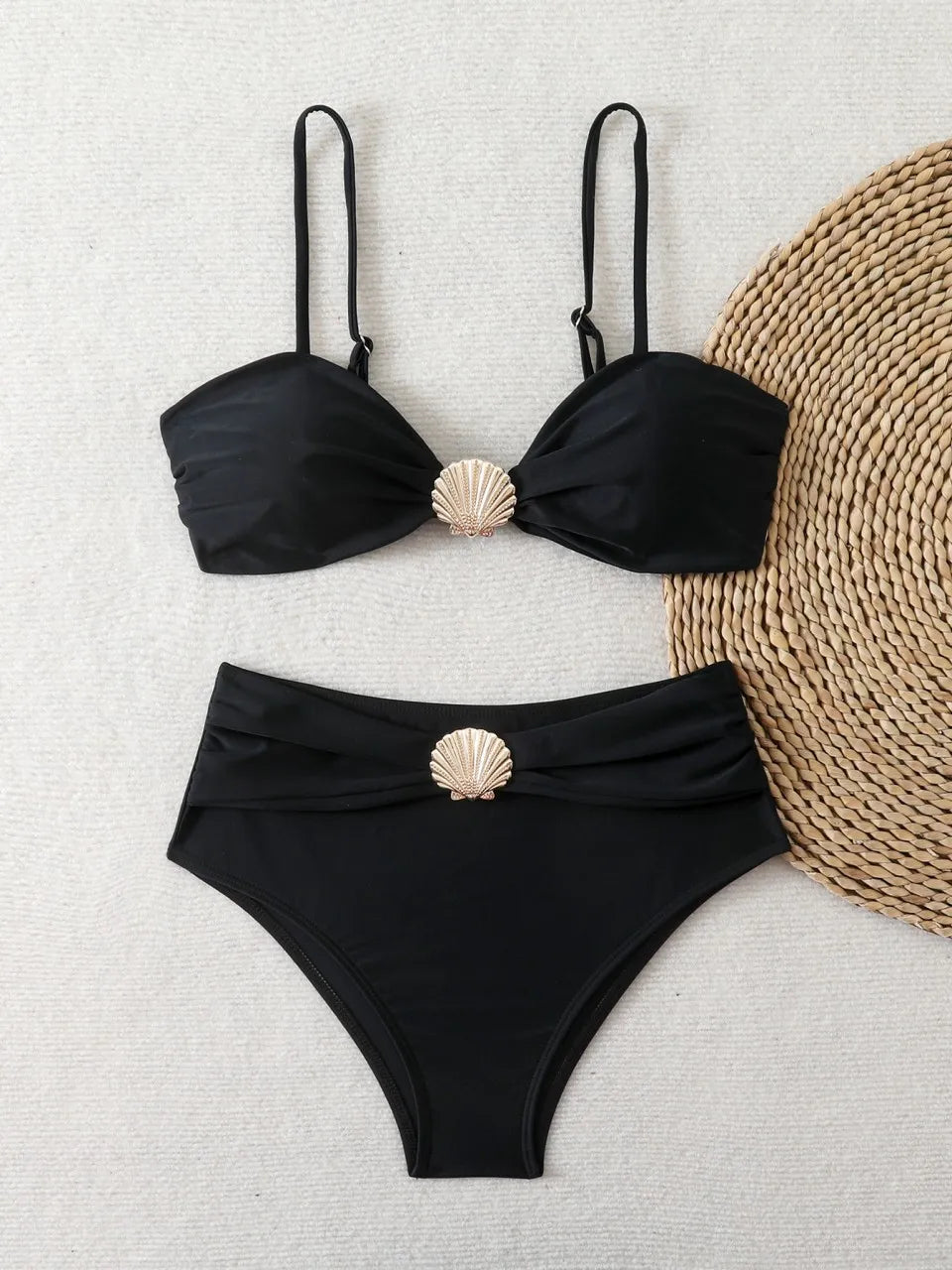 Bikini Élégamment Stylé Avec un Look Classique