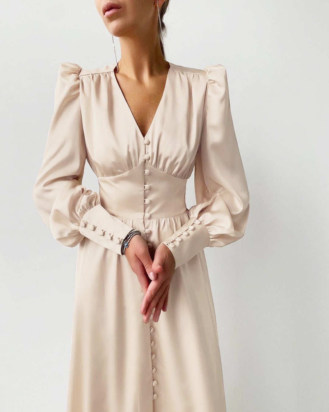 Arya | Robe midi femme avec décolleté en V et boutons