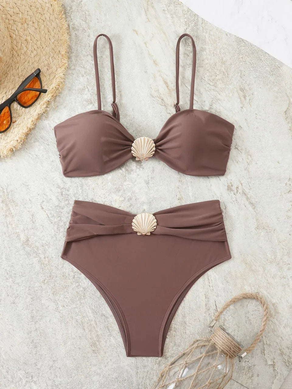 Bikini Élégamment Stylé Avec un Look Classique
