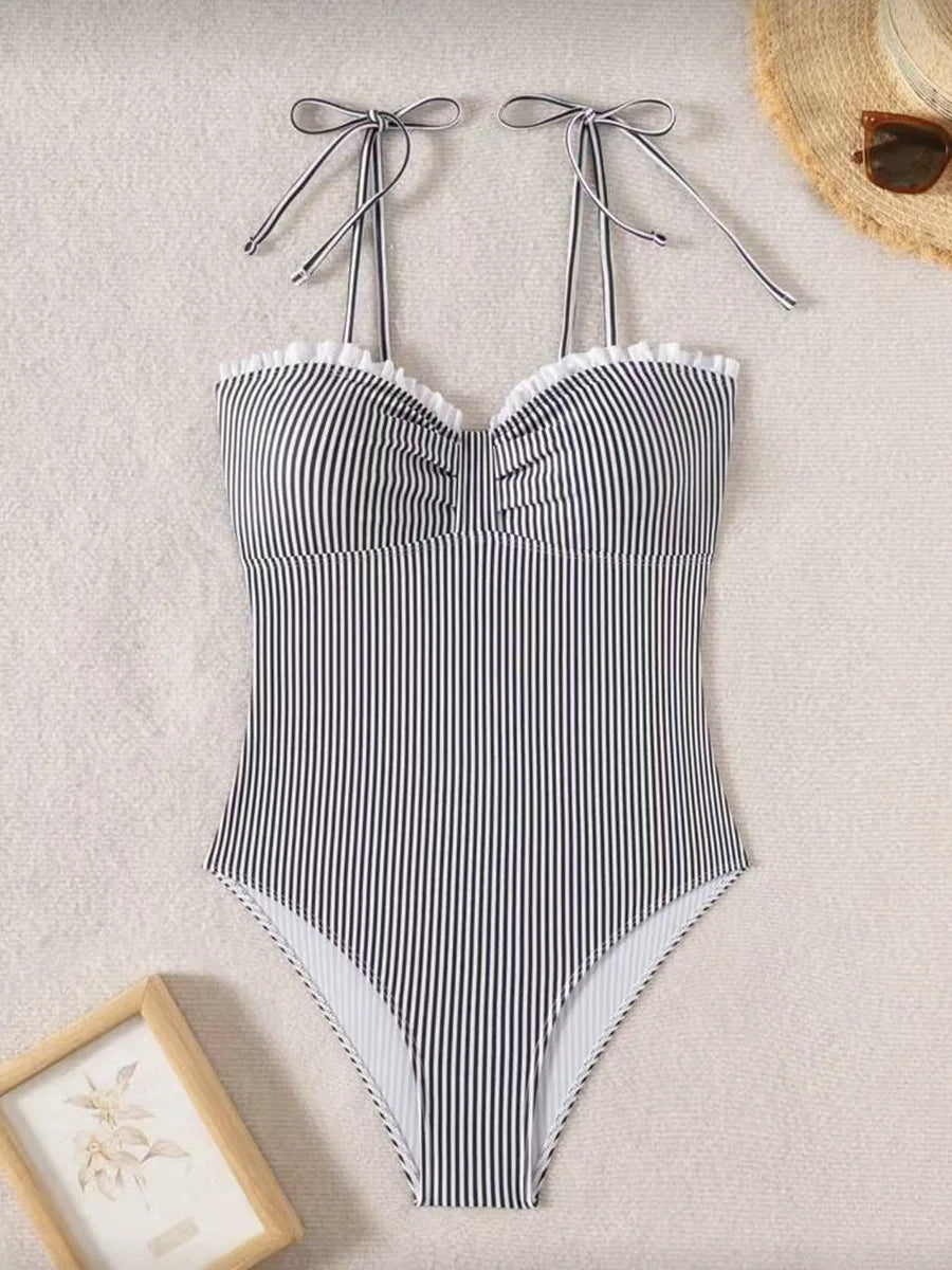 Elena | Maillot de bain une pièce rayé avec décolleté à volants
