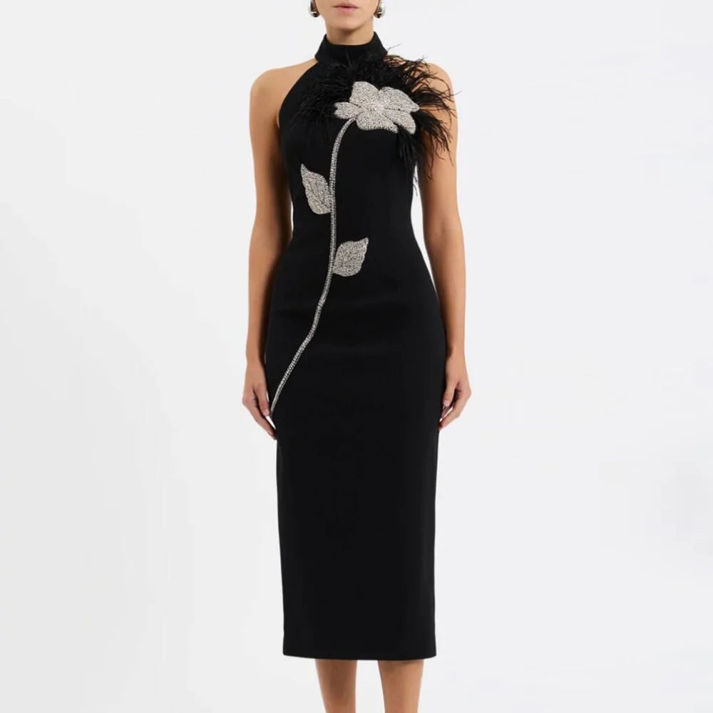 Robe Midi Sans Dos Ornée de Plumes