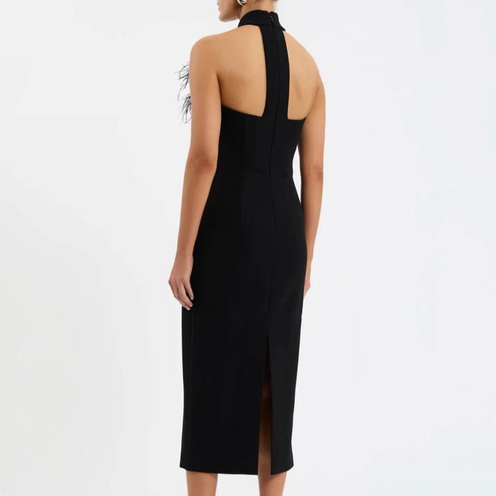 Robe Midi Sans Dos Ornée de Plumes