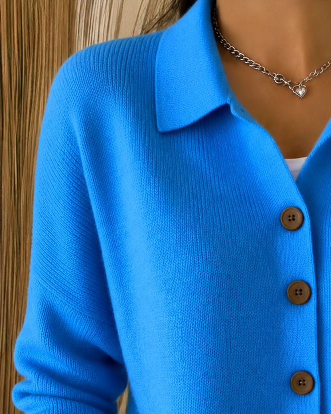 Karin | Veste tricot classique et intemporelle avec col à boutons