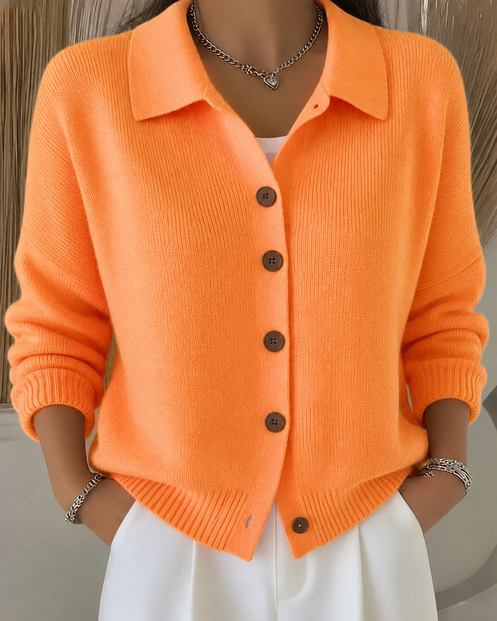 Karin | Veste tricot classique et intemporelle avec col à boutons