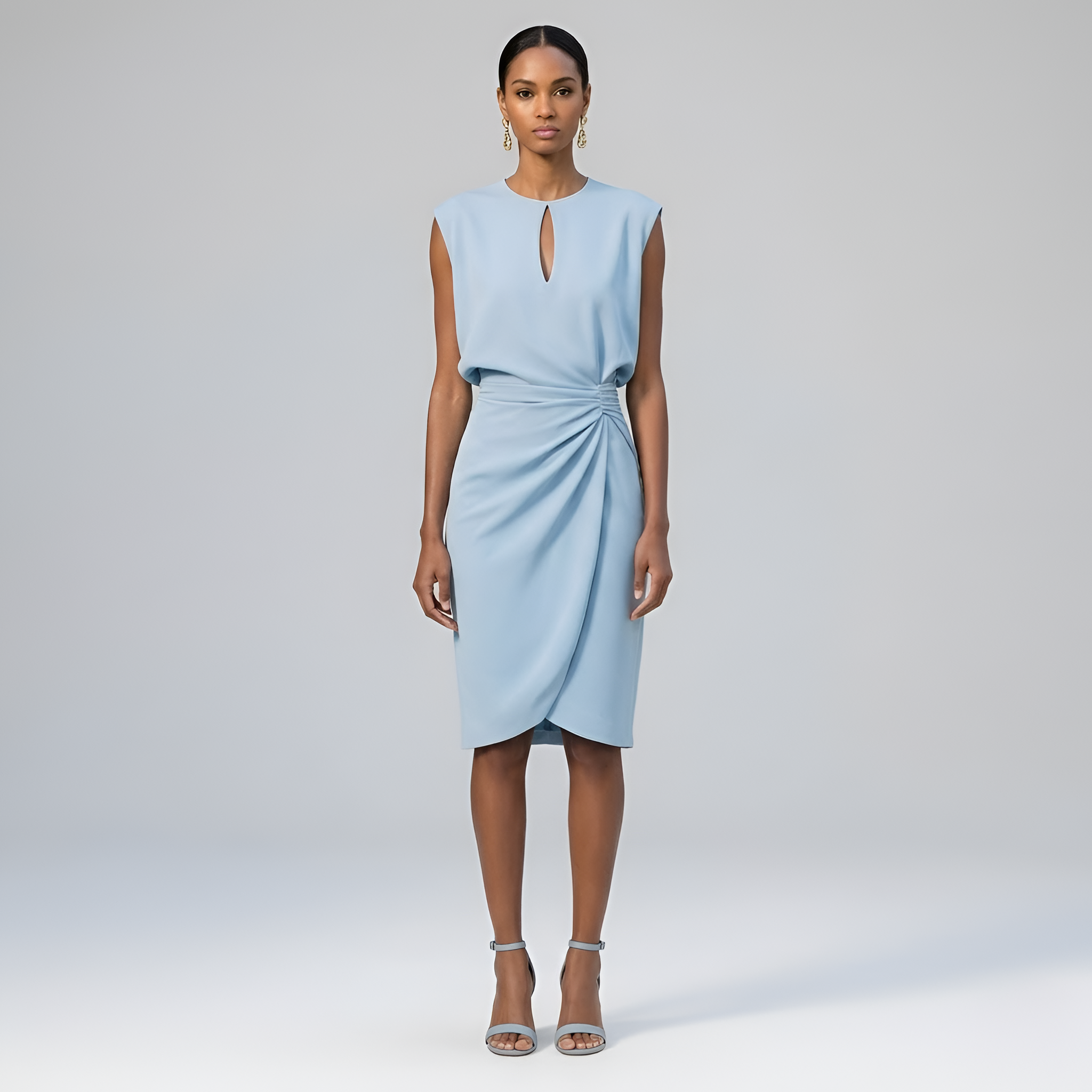 Naomi - Robe midi chic froncée avec encolure en trou de serrure