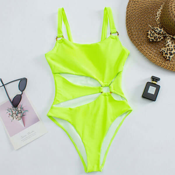 Maillot de bain avec encolure droite et devant ouvert et anneaux décoratifs