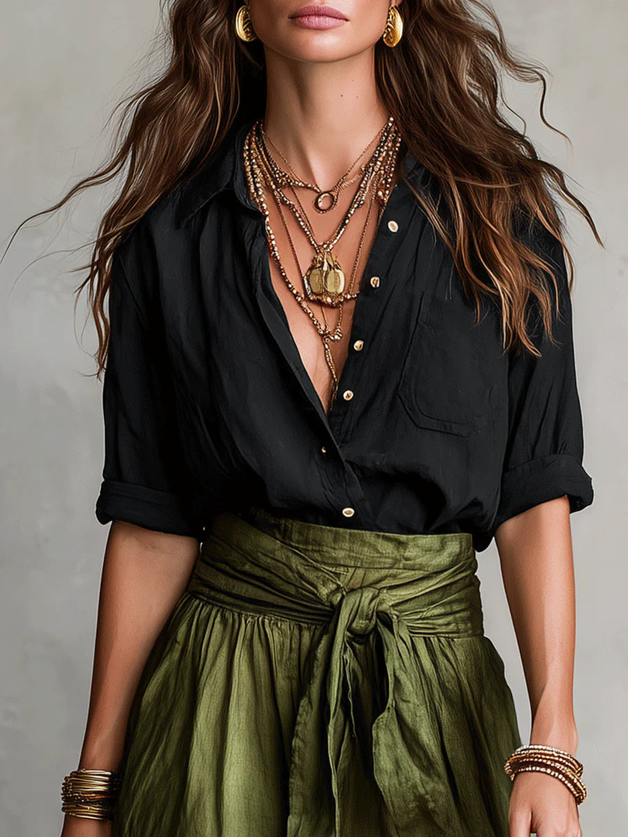 Vera | T-shirt noir et jupe midi olive en deux pièces