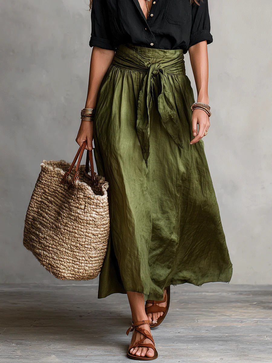 Vera | T-shirt noir et jupe midi olive en deux pièces