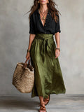 Vera | T-shirt noir et jupe midi olive en deux pièces