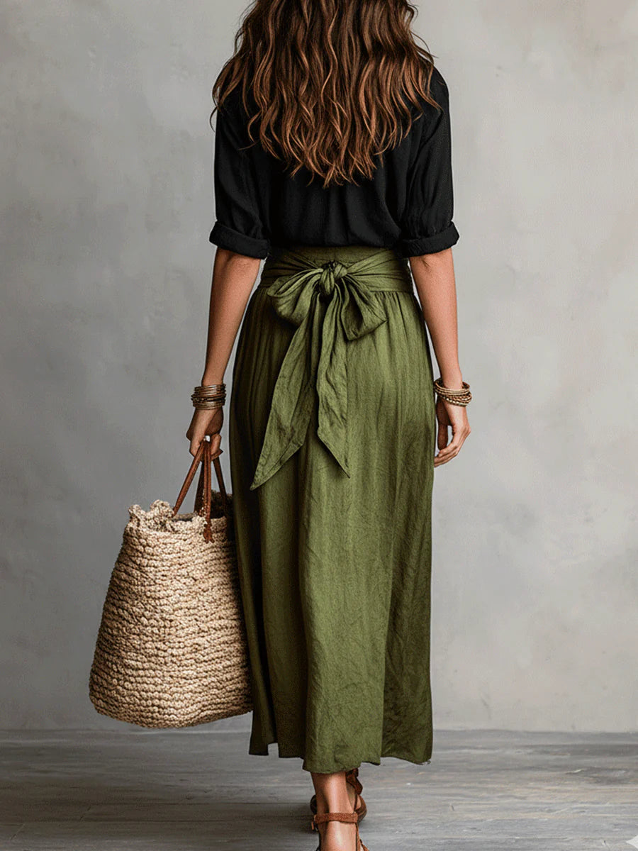 Vera | T-shirt noir et jupe midi olive en deux pièces