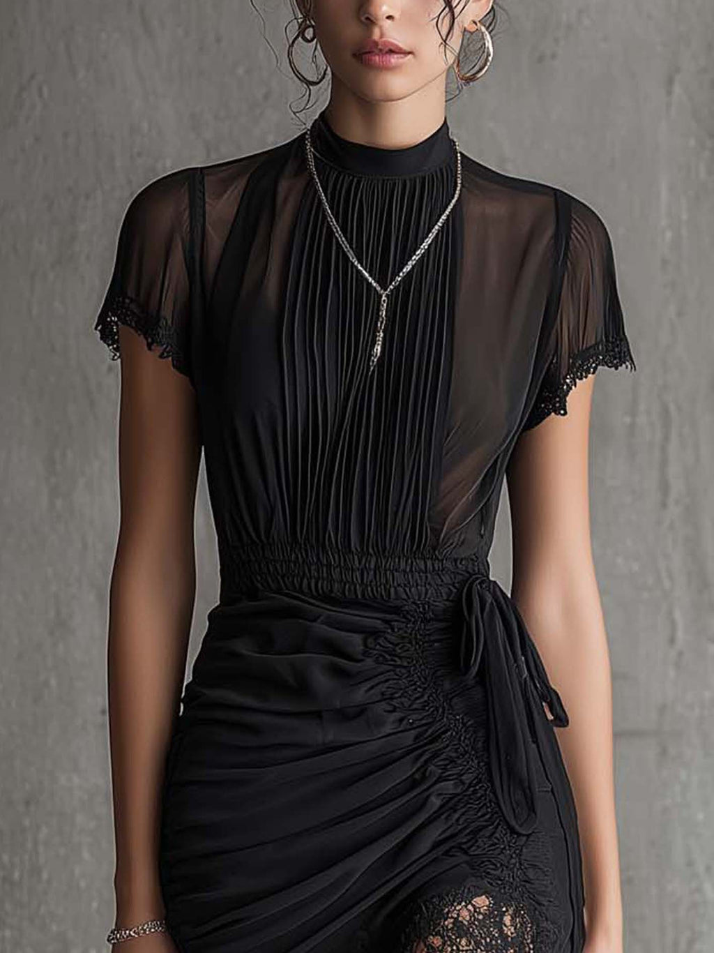 Sibylle | Robe de soirée noire avec de délicates plis en chiffon