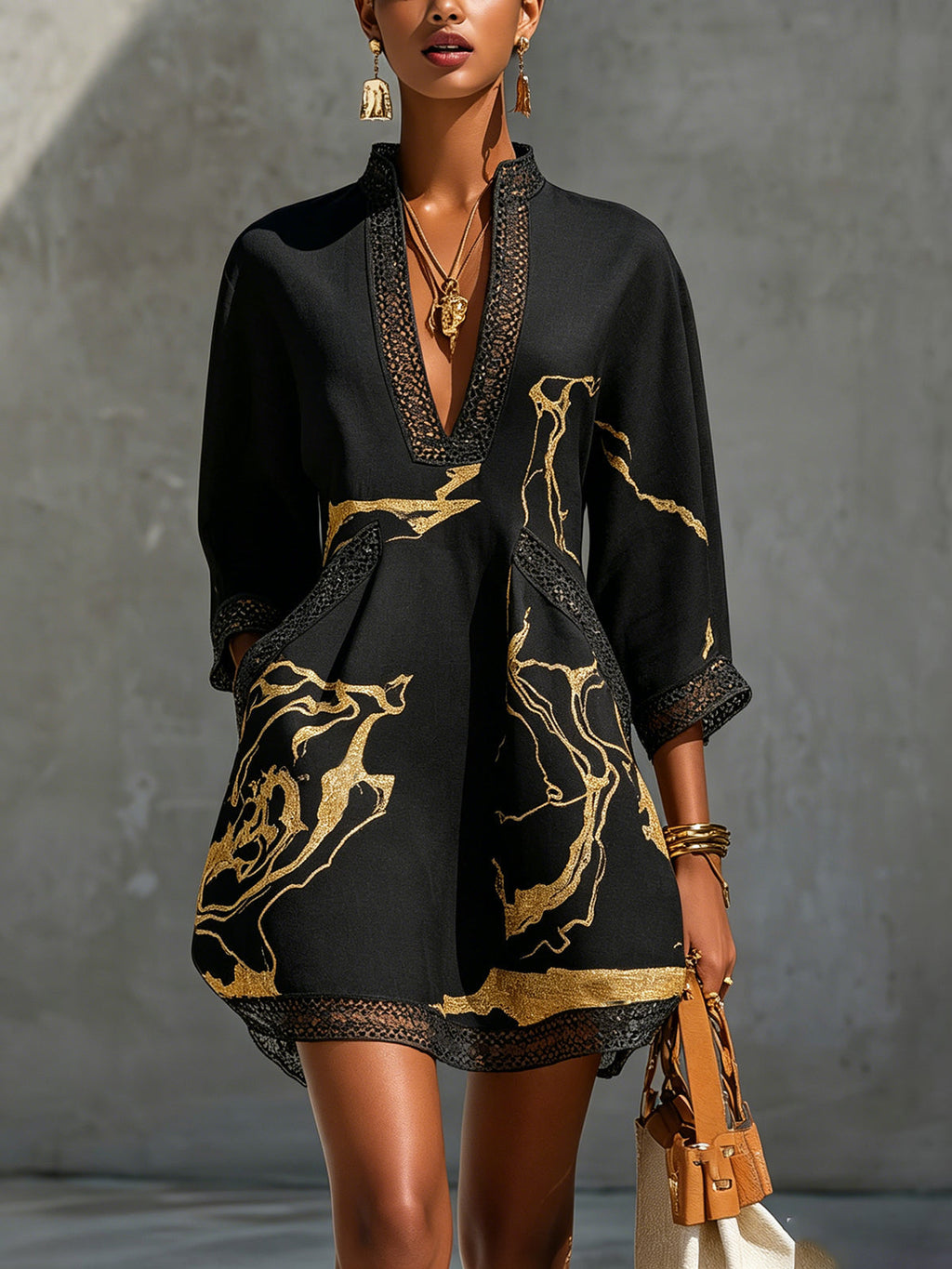 Mini robe femme noire à imprimé marbre doré et dentelle