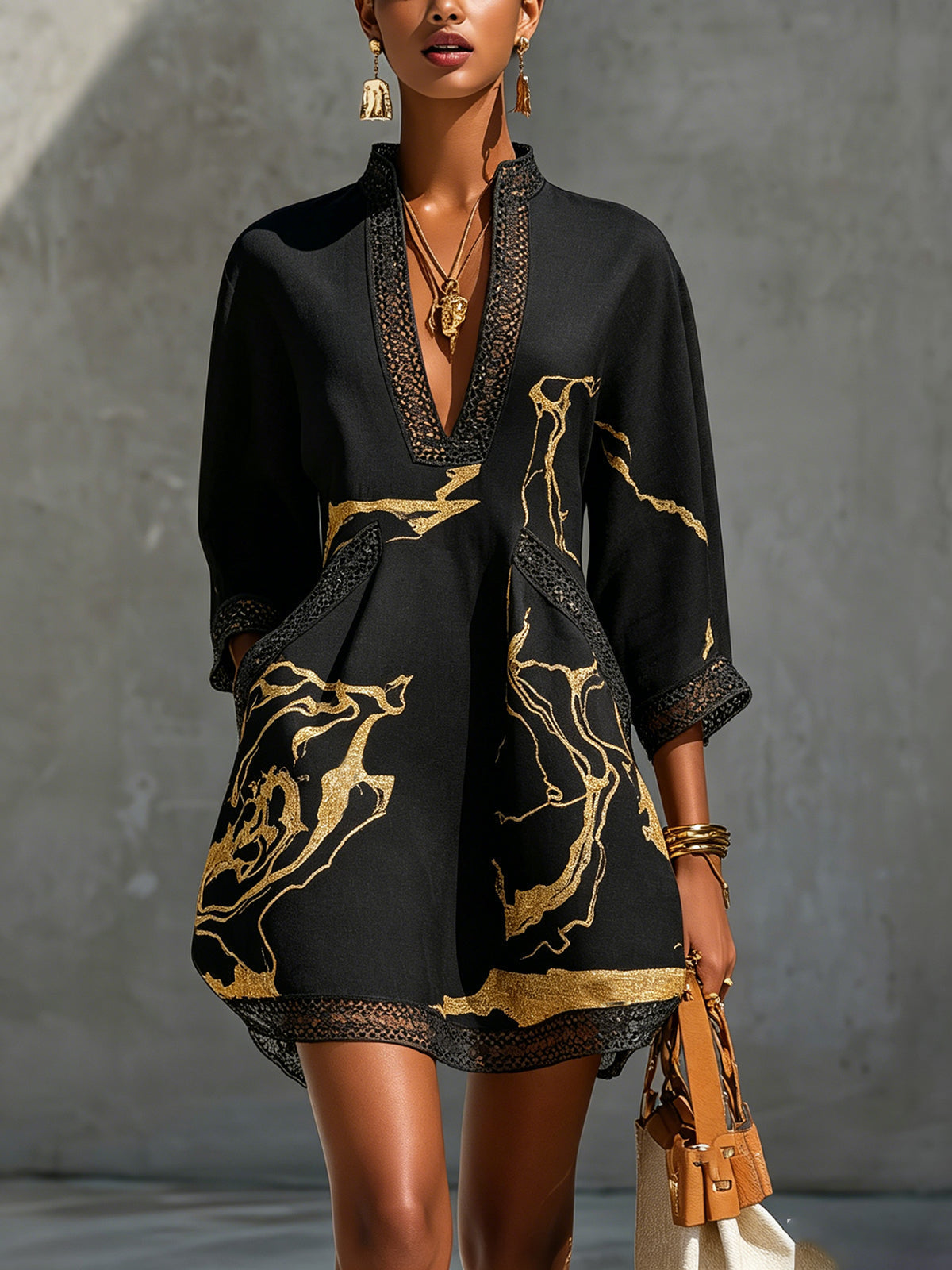 Mini robe femme noire à imprimé marbre doré et dentelle