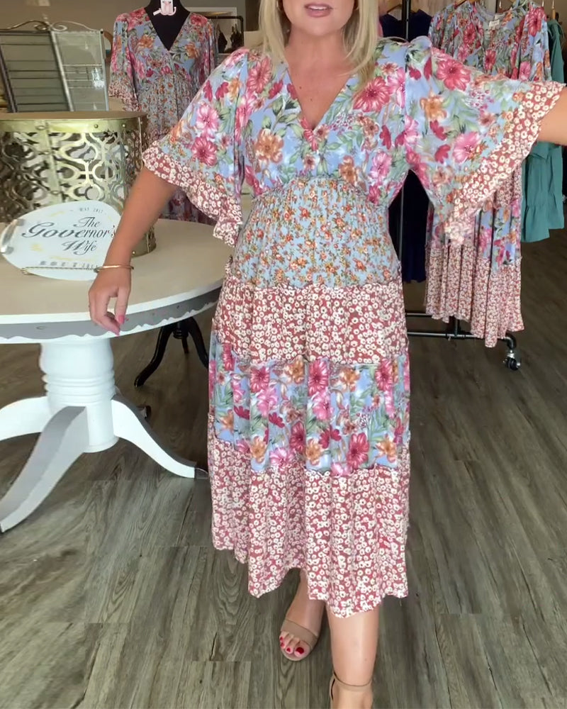 Robe Fleurie à Manches Lotus en V