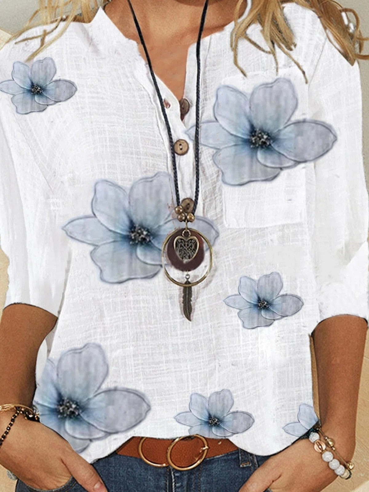 Chemisier femme avec décolleté en V floral et patte de boutonnage