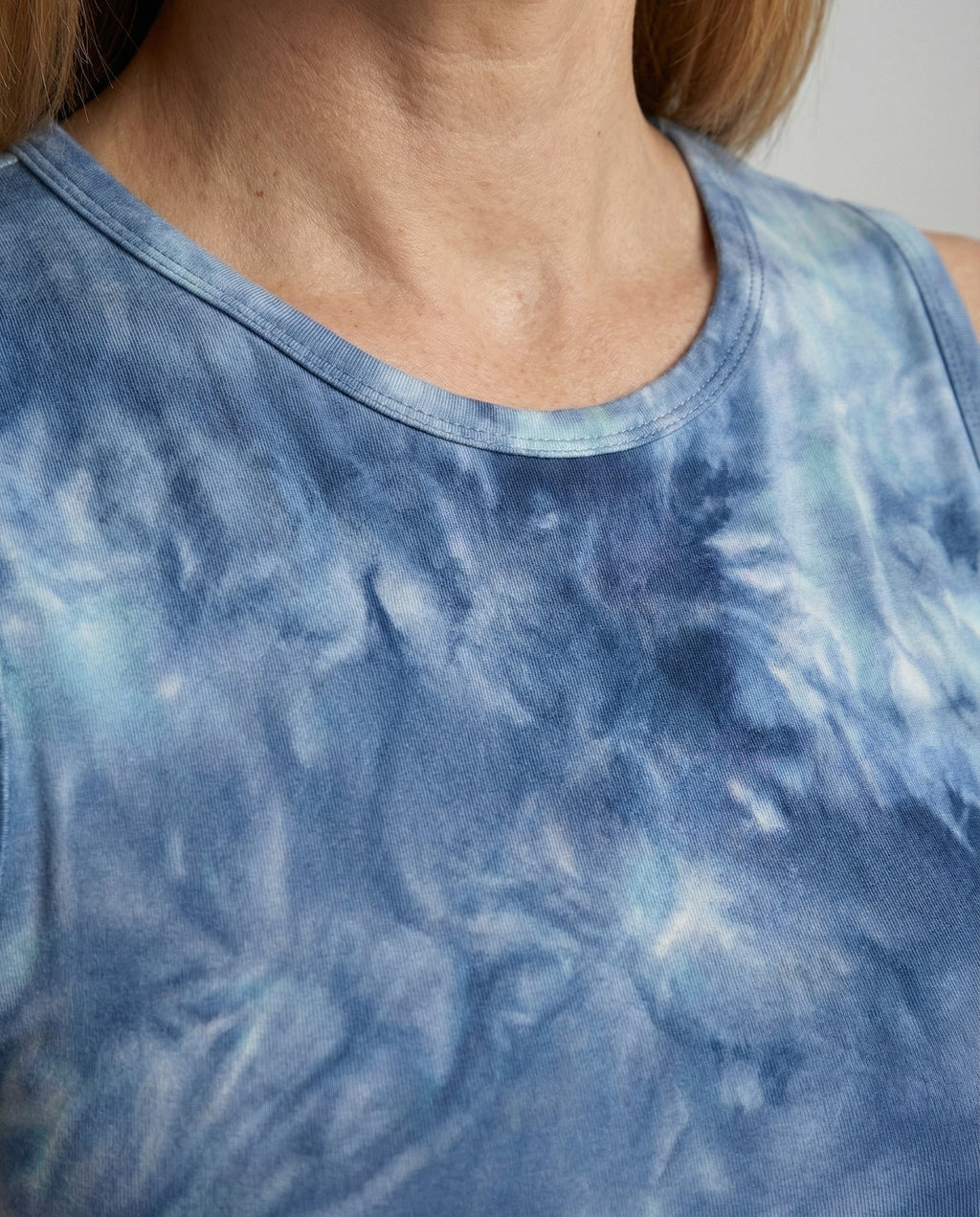 Robe maxi sans manches en batik pour femmes