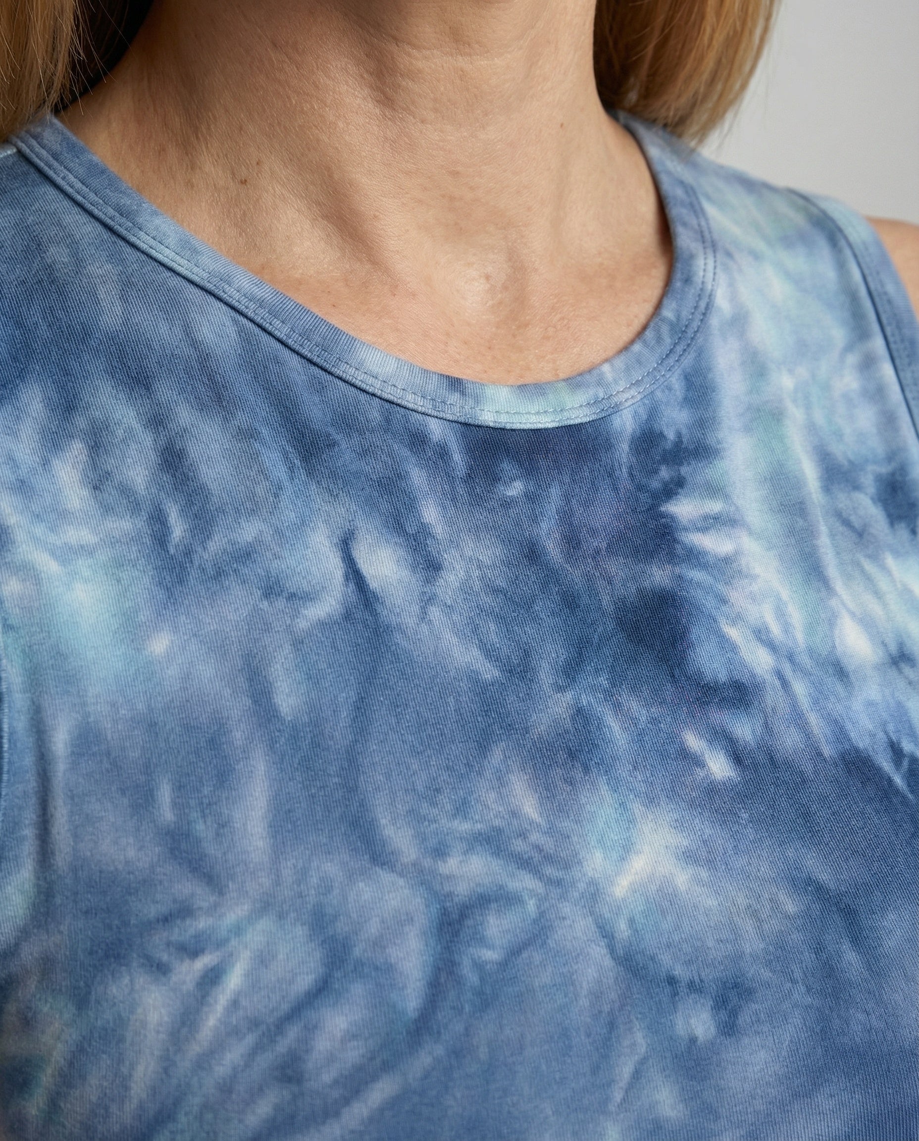 Robe maxi sans manches en batik pour femmes