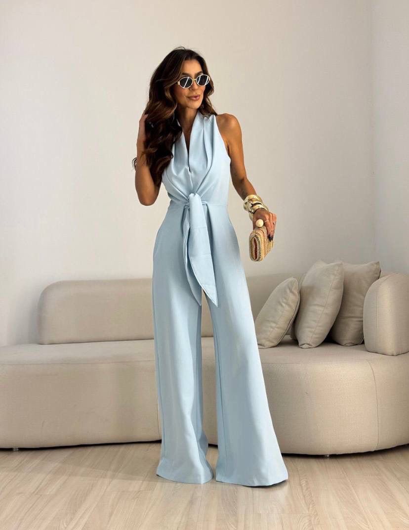 Combinaison femme fluide élégante à taille marquée