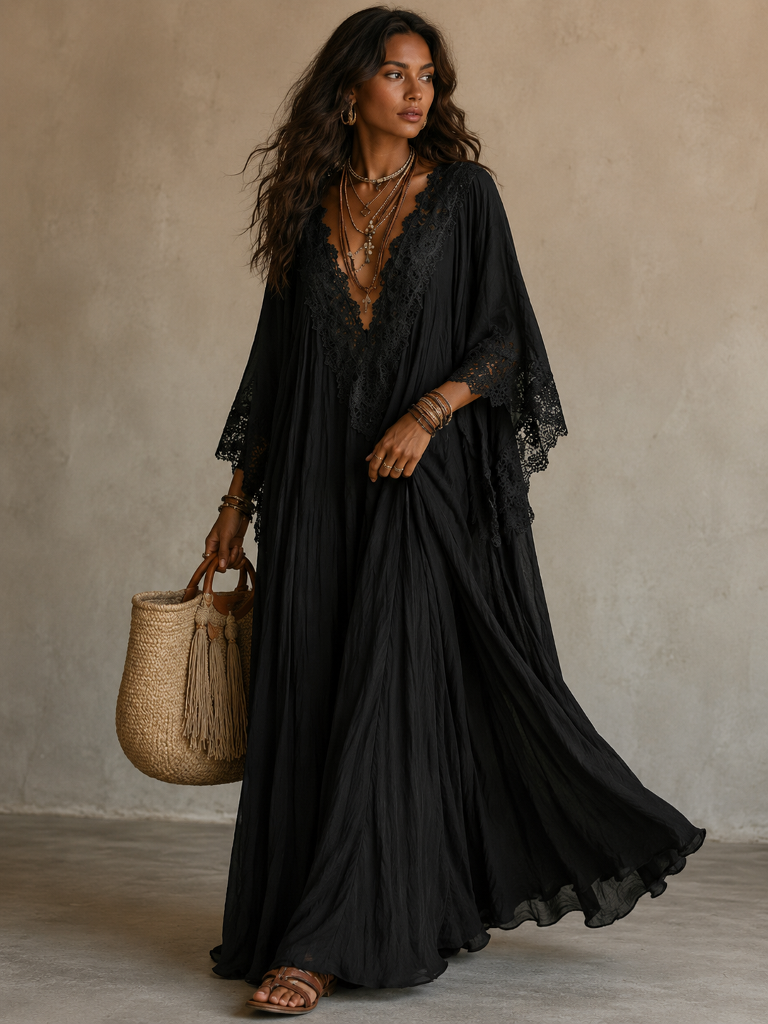 Sufrea | Robe maxi aérienne avec décolleté en V et dentelle