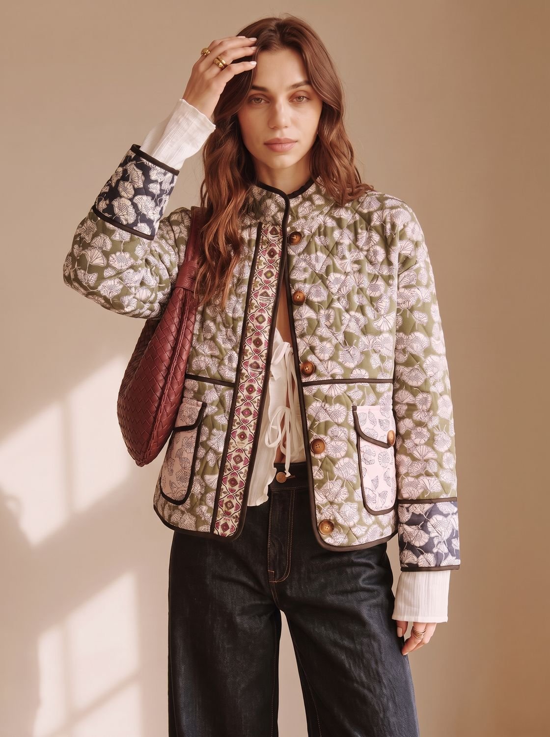 Amelie | Veste matelassée bohème pour femmes avec motif floral et poches à rabat