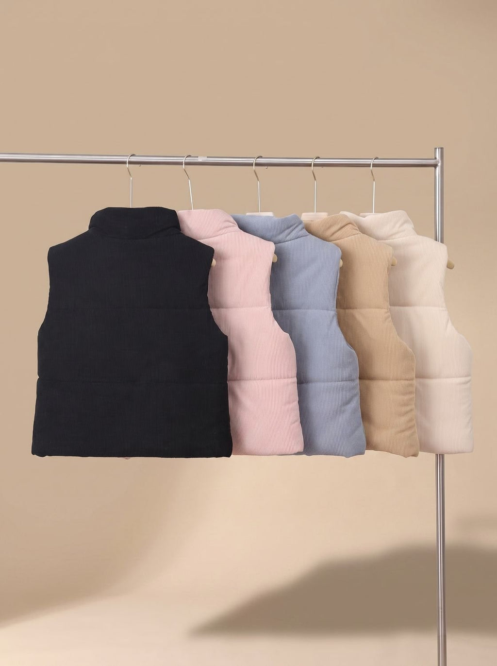 Marie | Gilet matelassé en velours côtelé pour femmes, bodywarmer court avec col montant à boutons-pression
