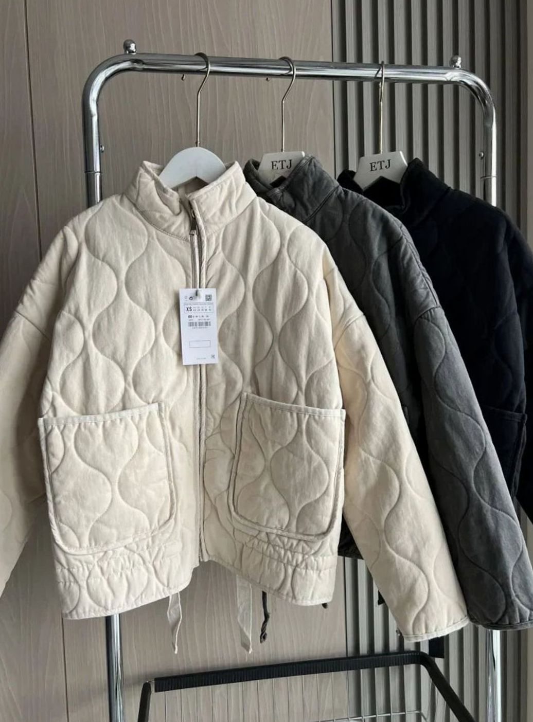 Lena | Veste matelassée cropped pour femmes avec col montant, fermeture éclair et poches